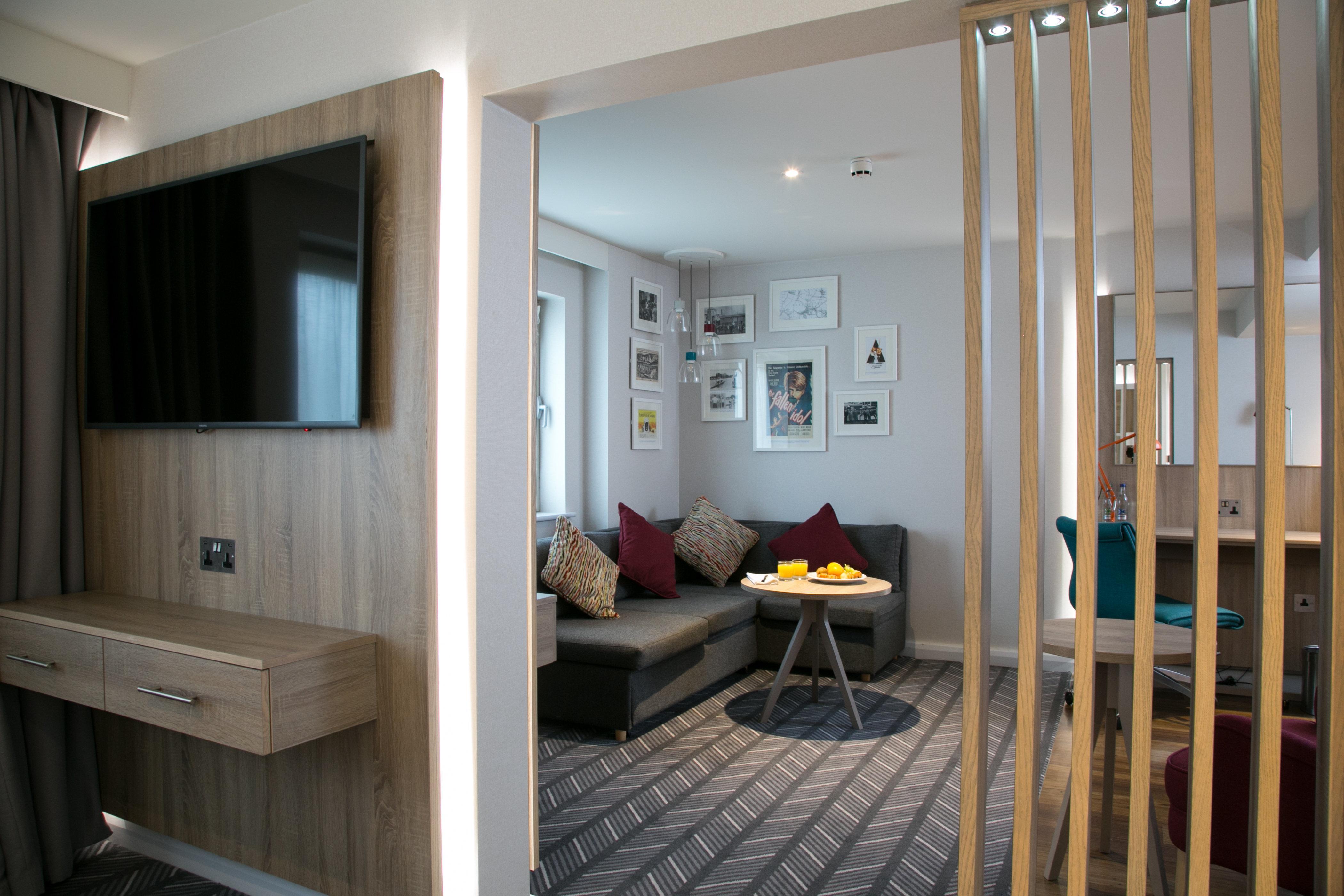 Holiday Inn London-Shepperton By Ihg Exterior photo