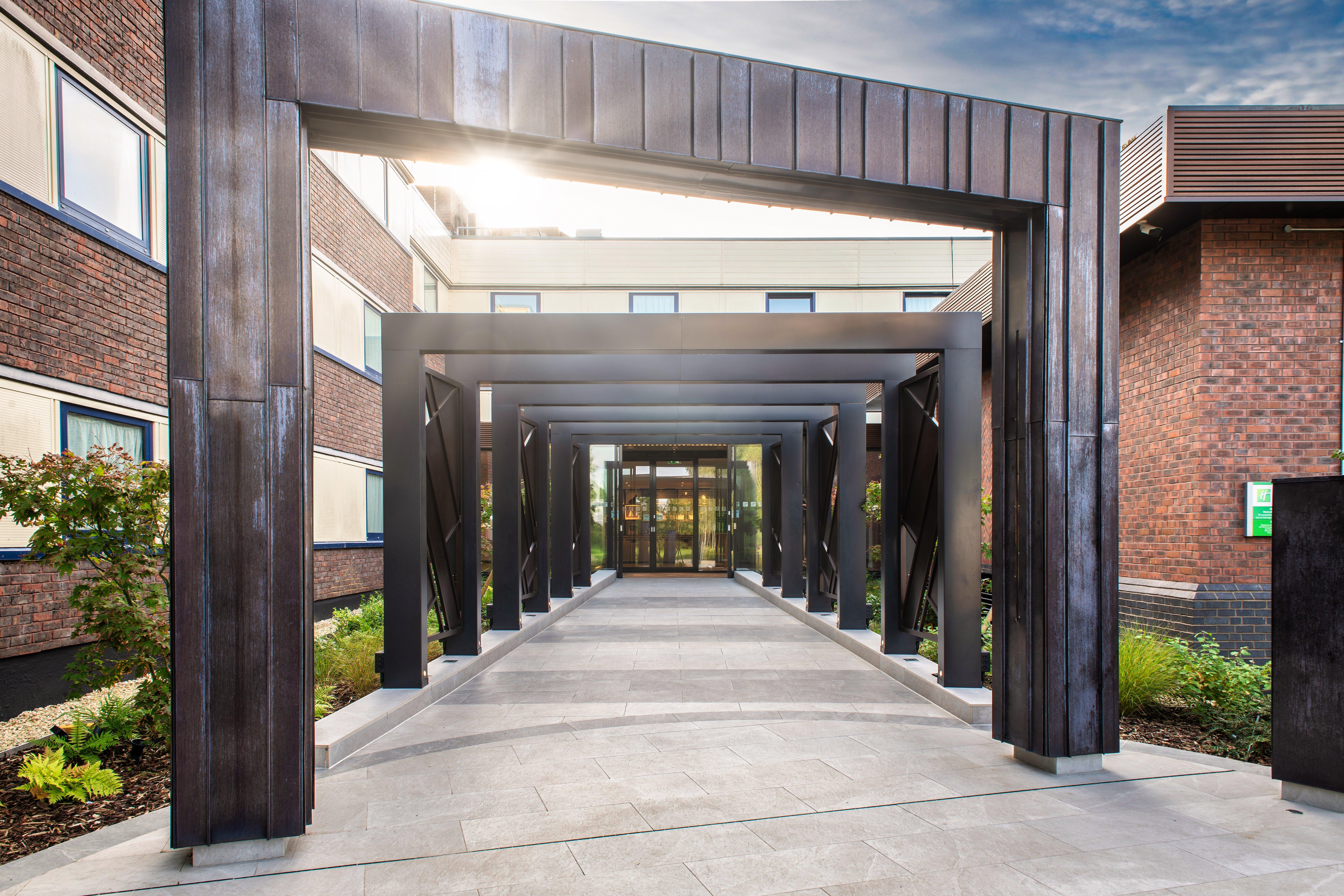 Holiday Inn London-Shepperton By Ihg Exterior photo