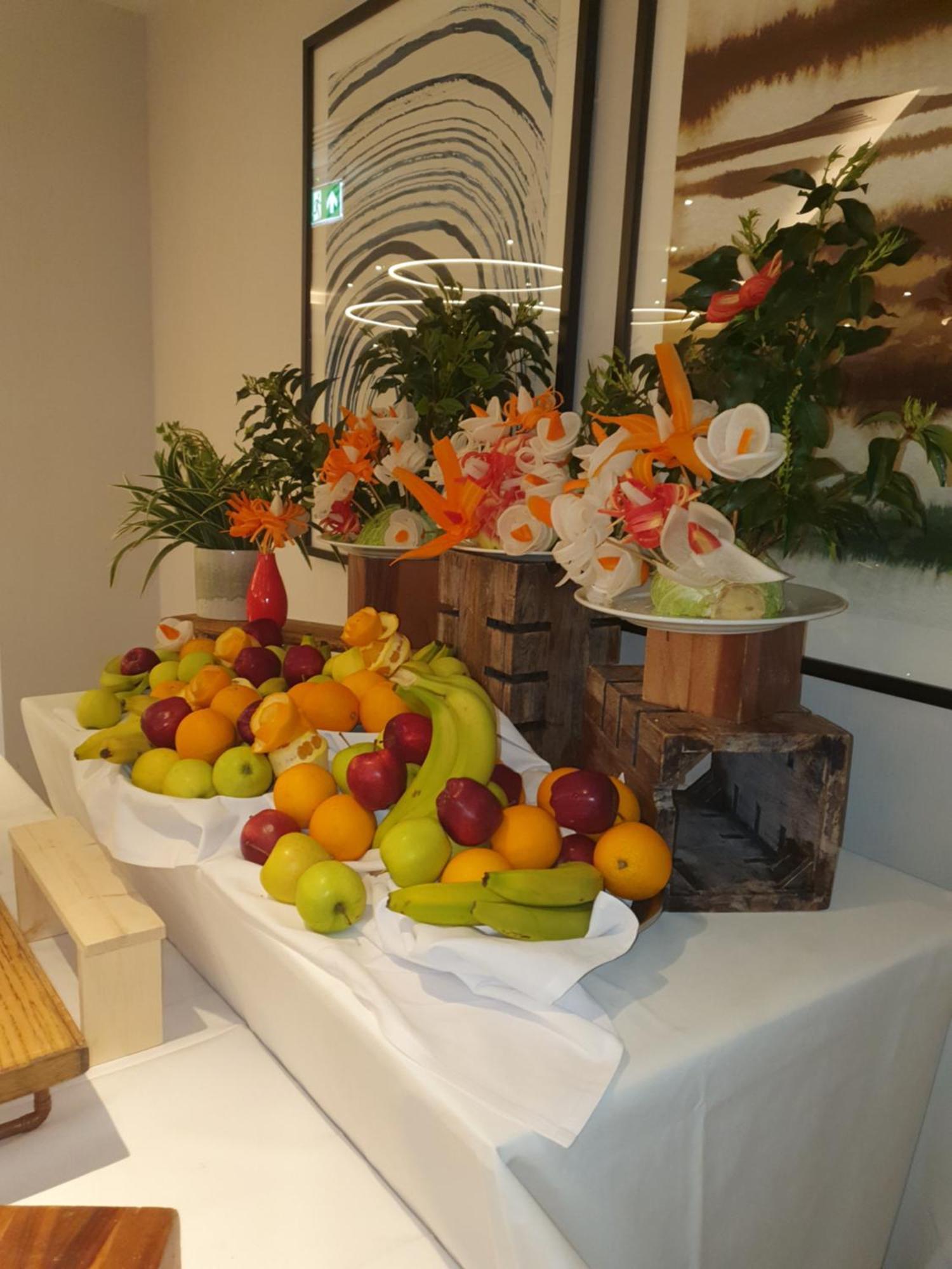 Holiday Inn London-Shepperton By Ihg Exterior photo