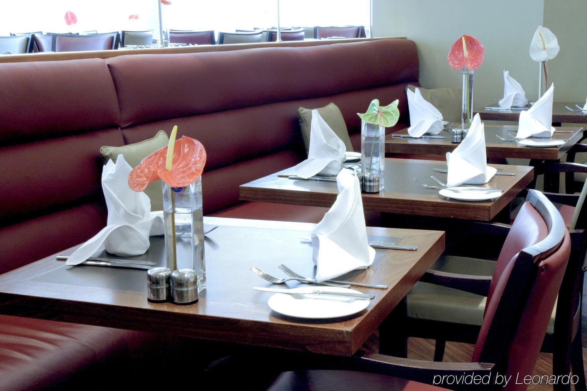 Holiday Inn London-Shepperton By Ihg Restaurant photo